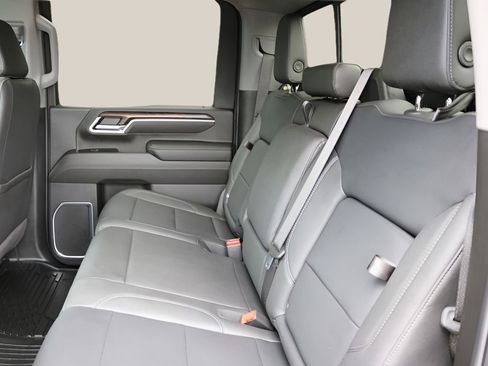 Used 2025 GMC Sierra 2500 SLT w/ SLT Premium Package AWD/4WD image 17