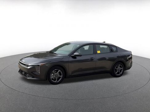 Used 2025 Kia K4 LXS image 8
