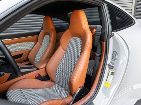 Certified 2023 Porsche 911 Sport Classic RWD image 5