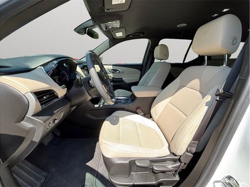 Used 2023 Chevrolet Traverse LS FWD image 2