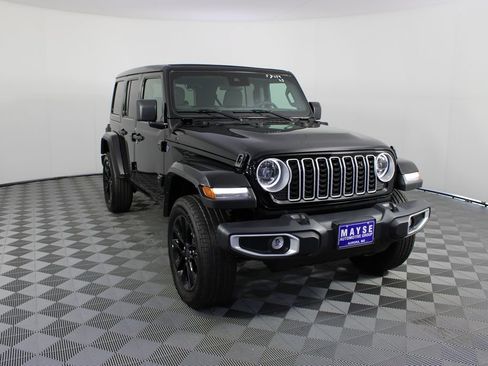 Used 2025 Jeep Wrangler Unlimited Sahara w/ Safety Group AWD/4WD image 24
