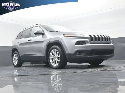 Used 2017 Jeep Cherokee Latitude FWD image 17