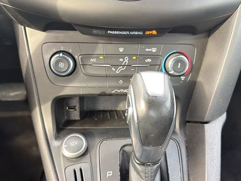 Used 2015 Ford Focus SE FWD image 84
