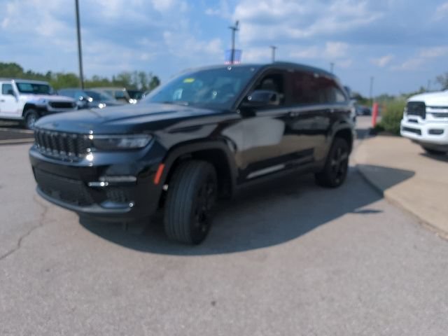 Used 2024 Jeep Grand Cherokee Limited w/ Luxury Tech Group II AWD/4WD image 5