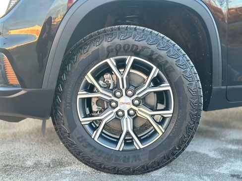 Used 2024 GMC Acadia AT4 image 2