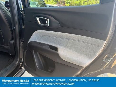 Used 2024 Jeep Compass Latitude AWD/4WD image 30
