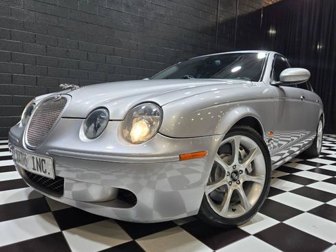 Used 2005 Jaguar S-TYPE R RWD image 2