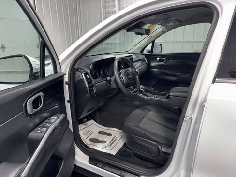 Used 2023 Kia Sorento LX FWD image 18