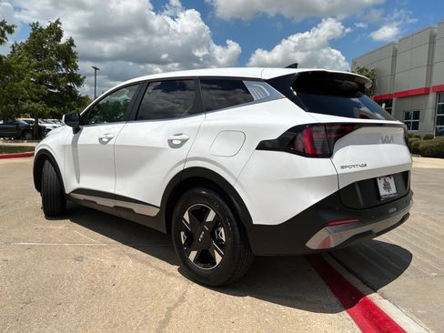 Used 2026 Kia Sportage LX FWD image 8