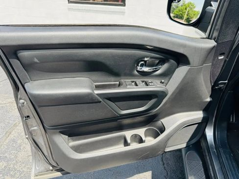 Used 2019 Nissan Titan SV w/ SV Convenience Package image 10