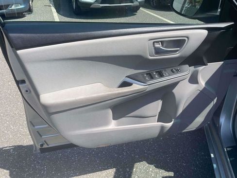Used 2017 Toyota Camry LE FWD image 18