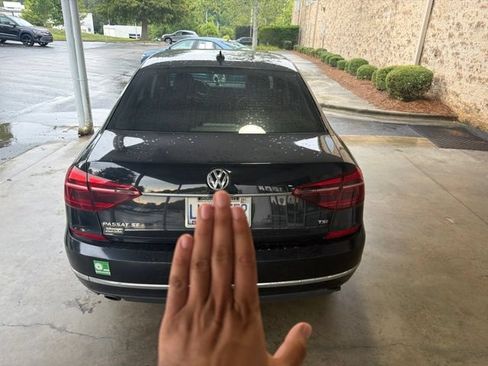 Used 2018 Volkswagen Passat 2.0T SE FWD image 8