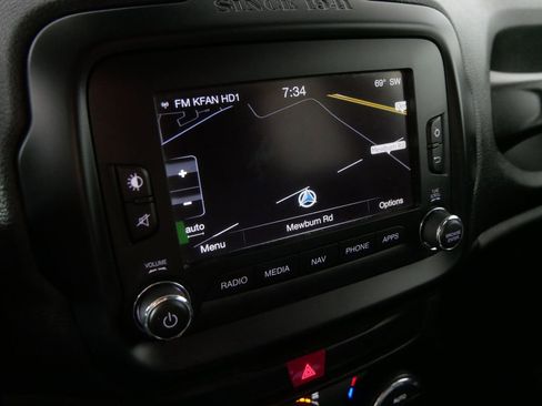 Used 2016 Jeep Renegade Latitude AWD/4WD image 30