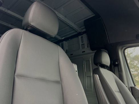 Used 2024 Mercedes-Benz Sprinter 2500 image 16