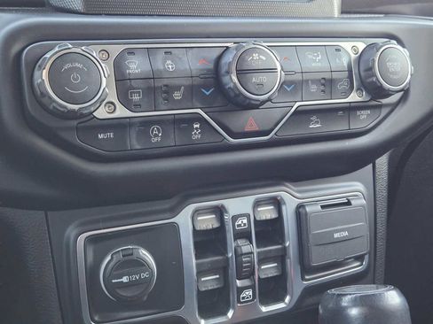 Used 2021 Jeep Wrangler Unlimited Sahara image 28