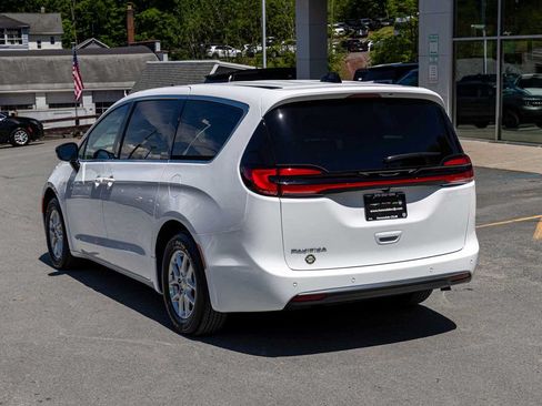 New 2027 Chrysler Pacifica Select FWD image 6