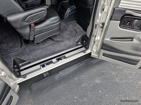 Used 2023 Chevrolet Express 2500 RWD image 27