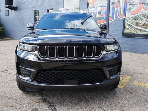 Used 2025 Jeep Grand Cherokee Laredo X w/ Luxury Tech Group I AWD/4WD image 2