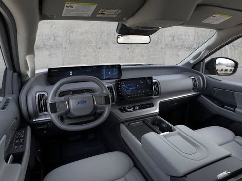 New 2026 Ford Expedition Active image 9