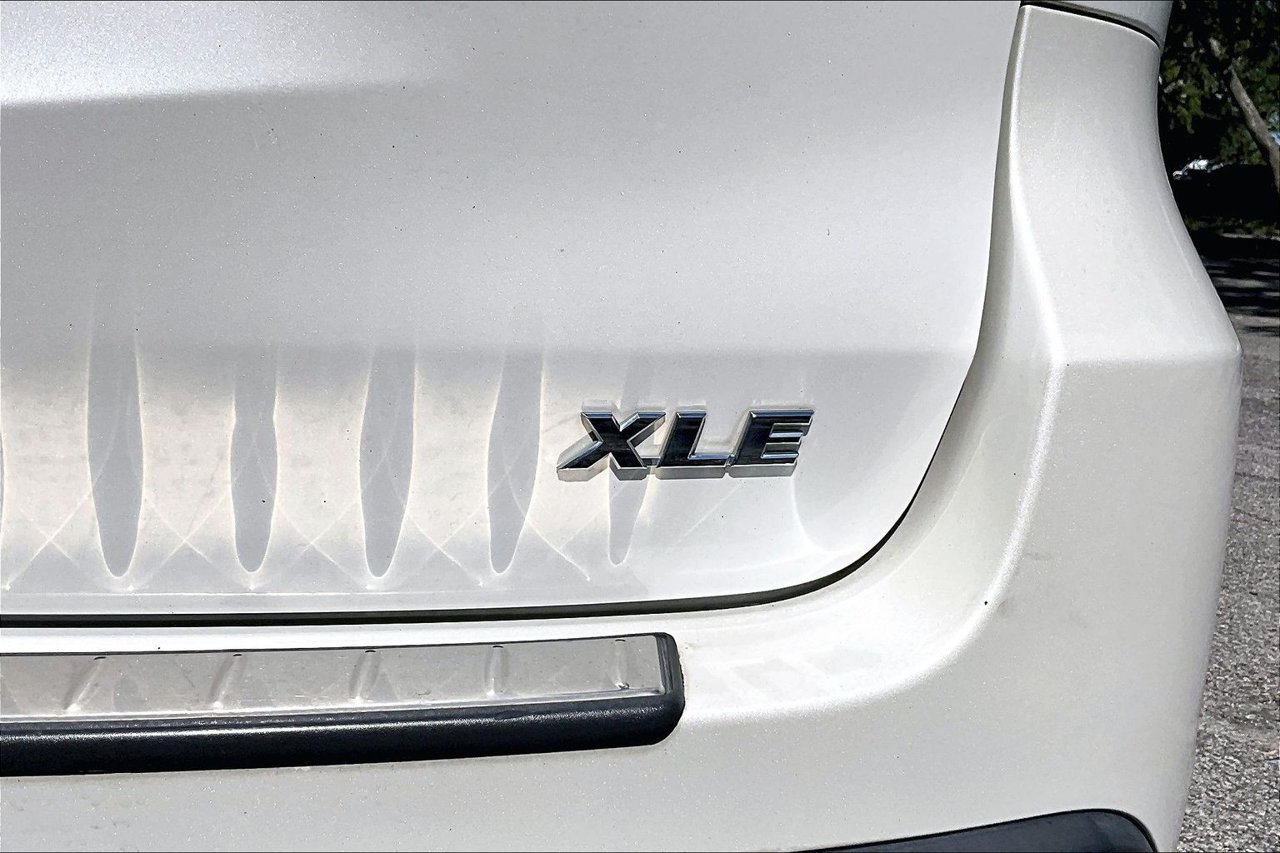 Used 2016 Toyota Highlander XLE FWD image 21