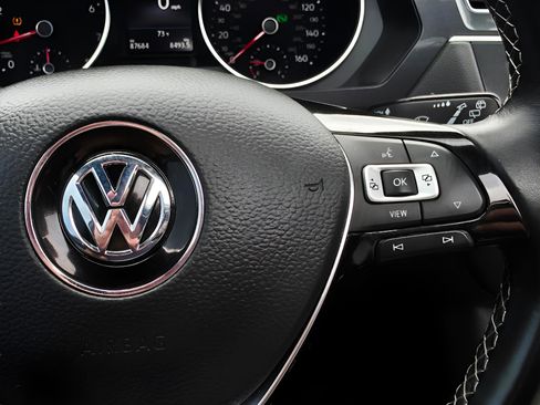 Used 2020 Volkswagen Tiguan SE R-Line image 31
