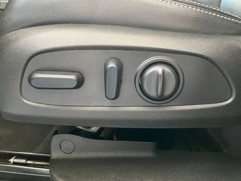 Used 2024 GMC Terrain SLT image 22