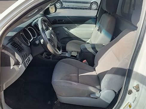 Used 2014 Toyota Tacoma Base image 15