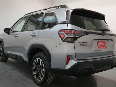 Used 2025 Subaru Forester Premium w/ Convenience Package #1 image 8