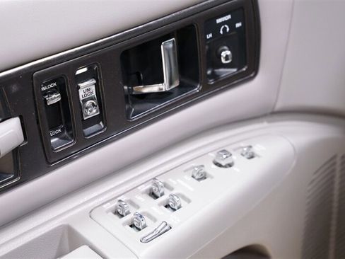 Used 1996 Chevrolet Impala SS RWD image 12