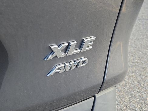 Used 2020 Toyota RAV4 XLE image 22