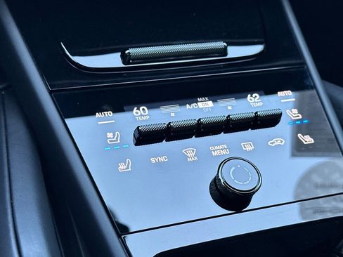 Certified 2025 Porsche Cayenne GTS AWD/4WD image 21