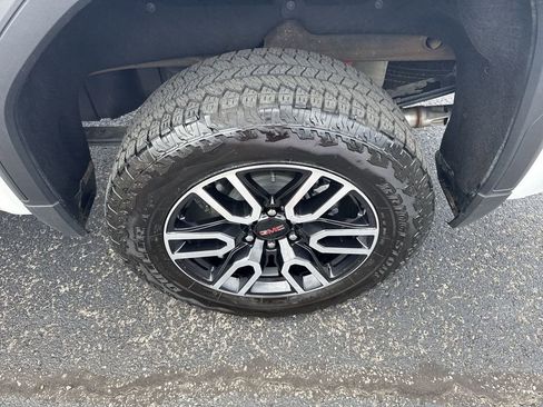 Certified 2025 GMC Sierra 1500 AT4 w/ AT4 Preferred Package AWD/4WD image 40