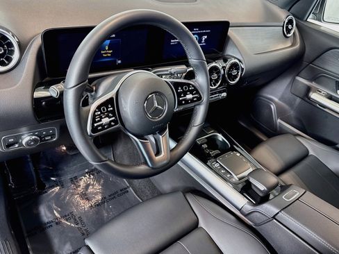 Used 2023 Mercedes-Benz GLA 250 4MATIC image 9