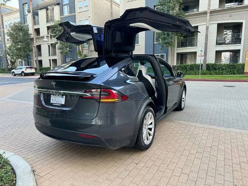 Used 2017 Tesla Model X 100D image 6