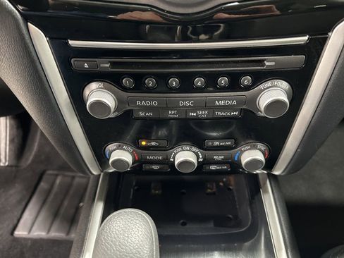 Used 2020 Nissan Pathfinder S image 17