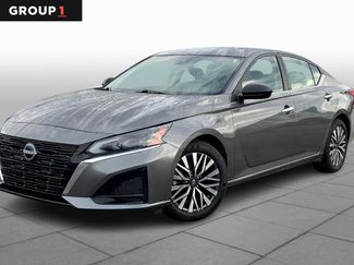 Used 2024 Nissan Altima 2.5 SV image 1
