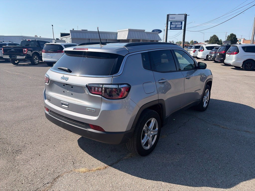 Used 2023 Jeep Compass Latitude w/ Convenience Group AWD/4WD image 6