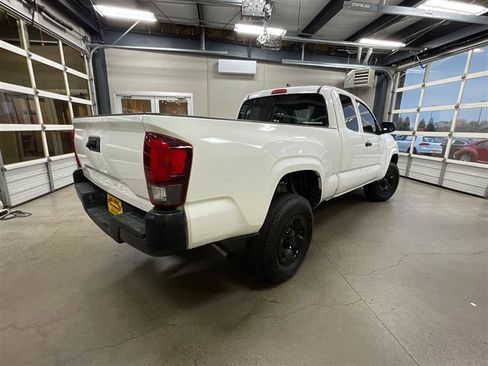 Used 2019 Toyota Tacoma SR image 5