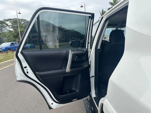 Used 2016 Toyota 4Runner SR5 image 18