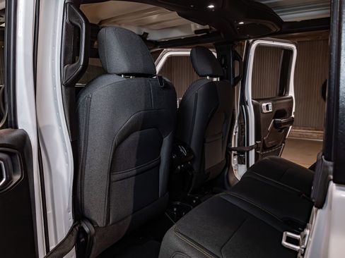 Used 2025 Jeep Gladiator Willys image 17