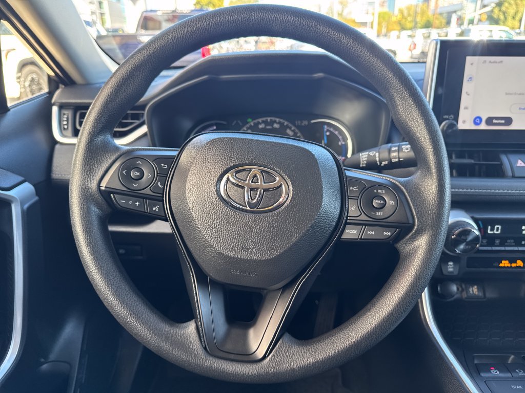 Used 2025 Toyota RAV4 XLE AWD/4WD image 14