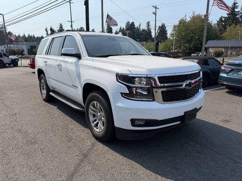 Used 2018 Chevrolet Tahoe LT w/ Luxury Package AWD/4WD image 6