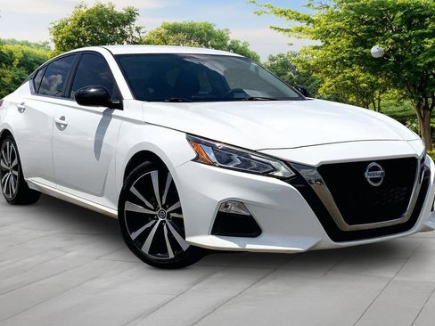 Used 2019 Nissan Altima 2.5 SR FWD image 3