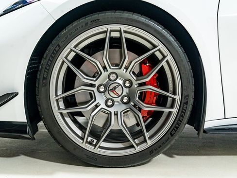Used 2025 Chevrolet Corvette Z06 w/ Stealth Interior Trim Package RWD image 22