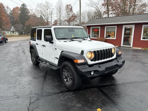 Used 2025 Jeep Wrangler Unlimited Sport image 2