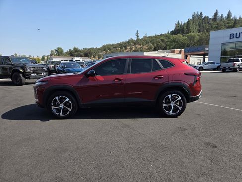 Used 2024 Chevrolet Trax RS w/ Driver Confidence Package FWD image 8