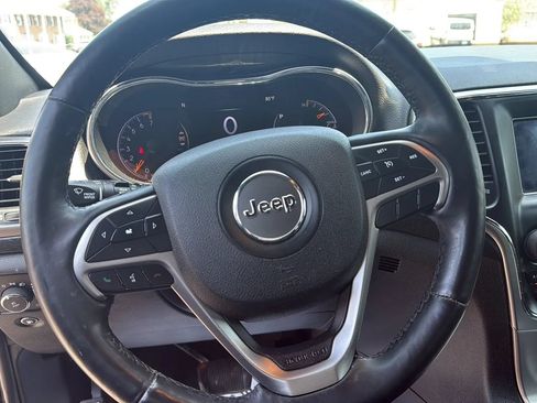 Used 2018 Jeep Grand Cherokee Laredo AWD/4WD image 17