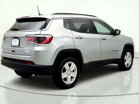 Used 2022 Jeep Compass Latitude w/ Sun and Sound Group AWD/4WD image 5