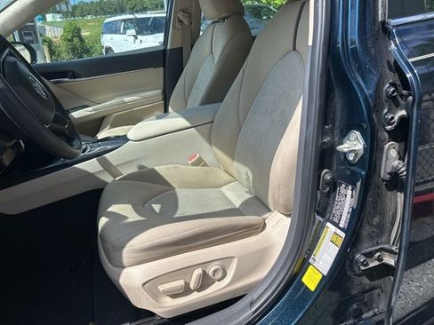 Used 2019 Toyota Camry LE FWD image 9