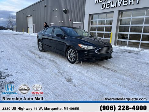 Used 2017 Ford Fusion SE w/ Fusion SE Technology Package image 1